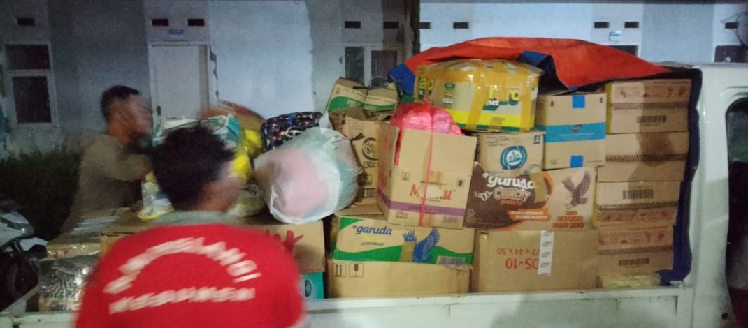 Pemdes Jayasampurna Kirimkan Bantuan Logistik Untuk Warga Cianjur