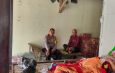 Monitoring Wilayah Agar Aman, Bhabinkamtibmas Sempatkan Menjenguk Warganya
